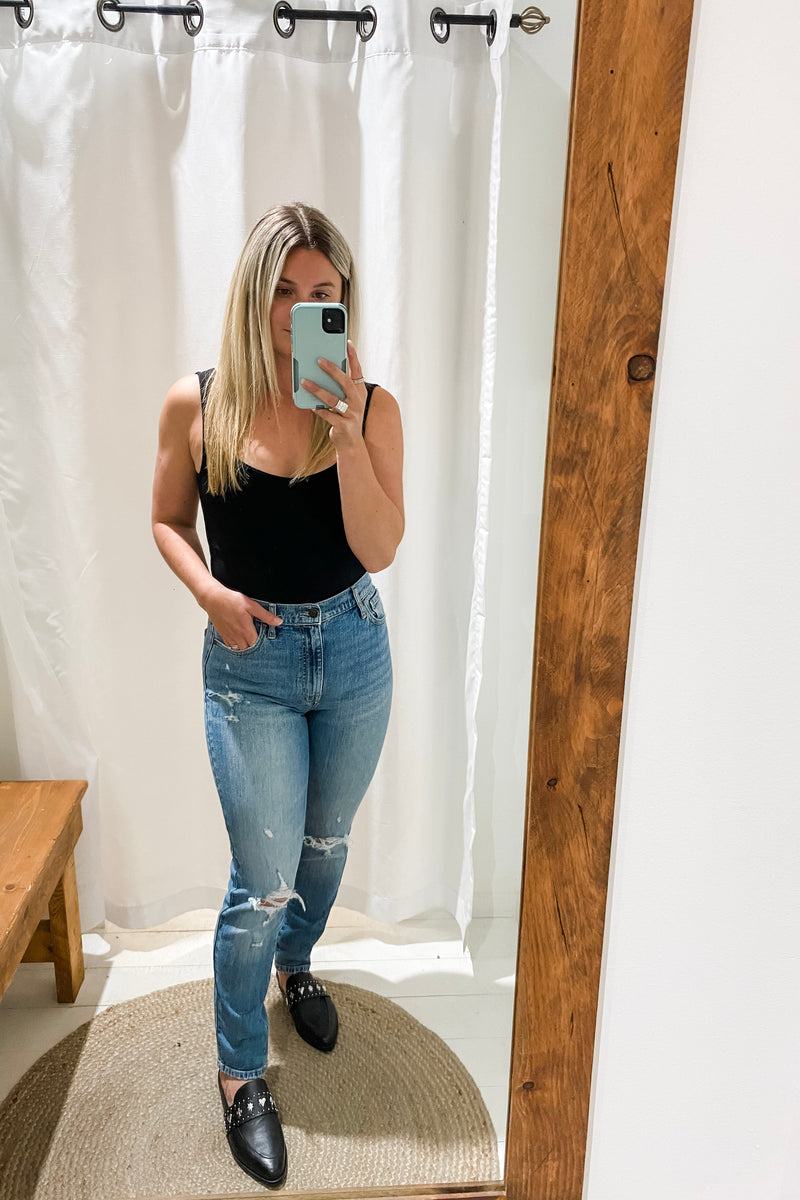 The Best Mom Jeans for Pear Shape Mid Size Bodies - living after