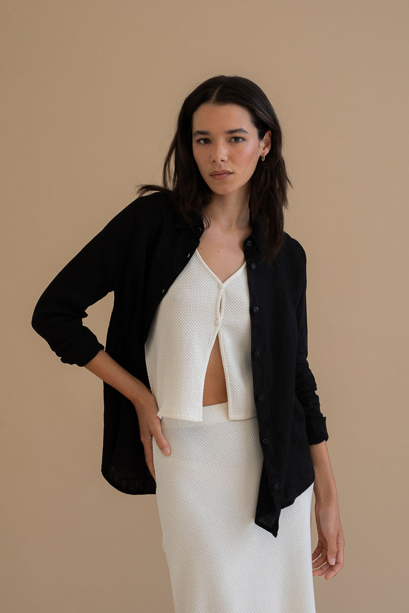 MUS & BOMBON - Azores Shirt
linen shirt, linen, linen clothing, linen clothes, light clothes, light shirt, summer shirt, button up, linen button up, summer, summer clothing, summer clothes, resort wear, vacation clothes, vacation clothing, holiday clothing