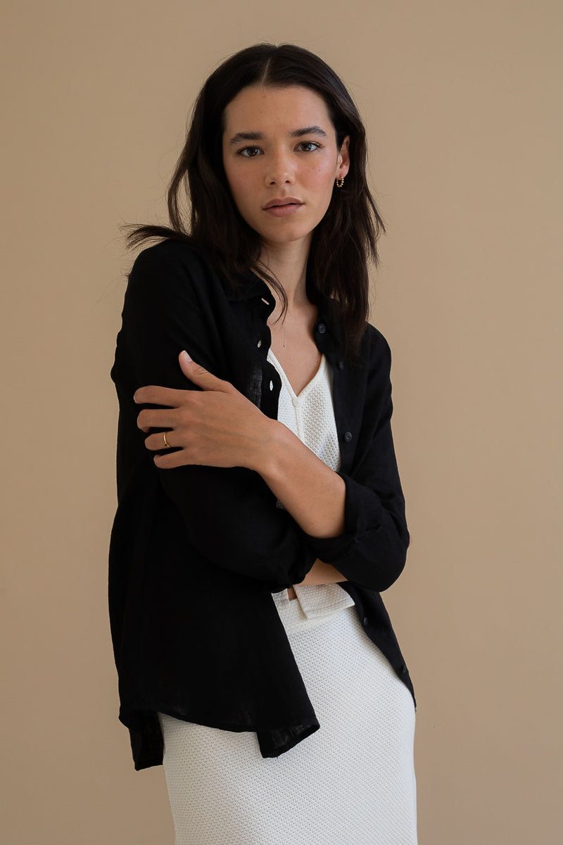 MUS & BOMBON - Azores Shirt
linen shirt, linen, linen clothing, linen clothes, light clothes, light shirt, summer shirt, button up, linen button up, summer, summer clothing, summer clothes, resort wear, vacation clothes, vacation clothing, holiday clothing