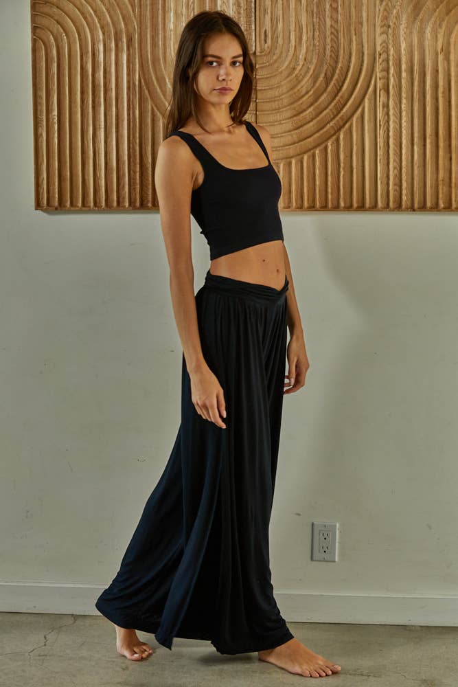 STATES OF SUMMER - Black Brami
brami, top, crop, crop top, cropped top, shirt, cropped shirt, brami top, fitted top, fitted, fitted crop, fitted brami
