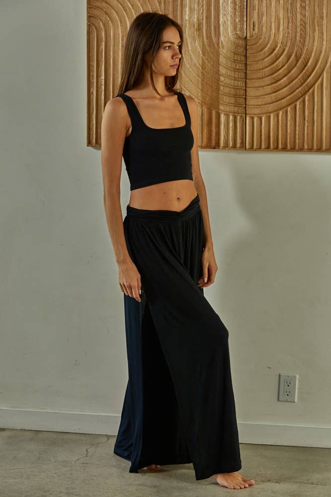 STATES OF SUMMER - Black Brami
brami, top, crop, crop top, cropped top, shirt, cropped shirt, brami top, fitted top, fitted, fitted crop, fitted brami