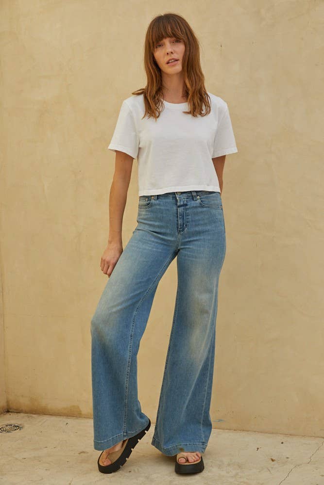 Cotton Jersey Crop Top
tshirt, t-shirt, tee, tee shirt, cotton shirt, shirt, top, crop top, cropped top, cropped tee, cropped t-shirt, cropped shirt, cotton, jersey cotton, dad cotton, dad shirt, summer, spring, casual, white tee, white top, white shirt, 