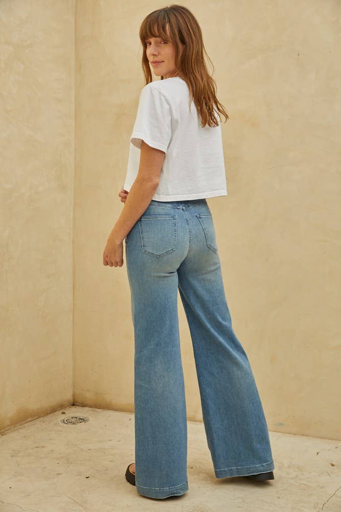 Cotton Jersey Crop Top
tshirt, t-shirt, tee, tee shirt, cotton shirt, shirt, top, crop top, cropped top, cropped tee, cropped t-shirt, cropped shirt, cotton, jersey cotton, dad cotton, dad shirt, summer, spring, casual, white tee, white top, white shirt, 