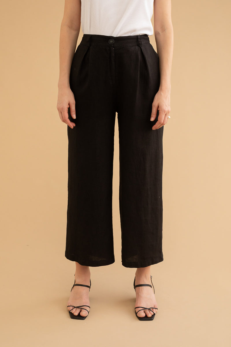 MUS & BOMBON - Dumian Trousers
linen pants, linen trousers, linen, light linen, light pants, linen outfit, linen coord, linen matching set, matching set, coord, summer outfit, pants, summer pants, spring pants, trousers, summer trousers, spring trousers, vacation pants, vacation trousers, vacation outfit, vacation, holiday, holiday outfit, holiday pants, holiday trousers