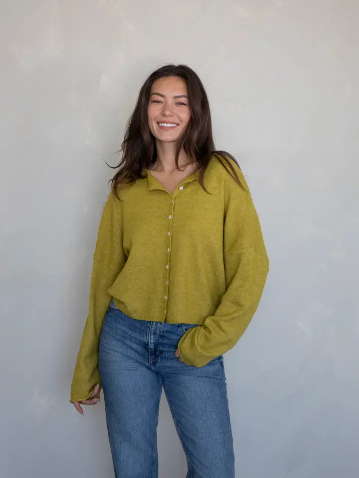 THINGS BETWEEN - Frankie Cardigan
cardigan, green, knit, cardi, casual, knit cardigan, knit cardi, green cardigan, plain pattern,