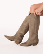 Helix Boot