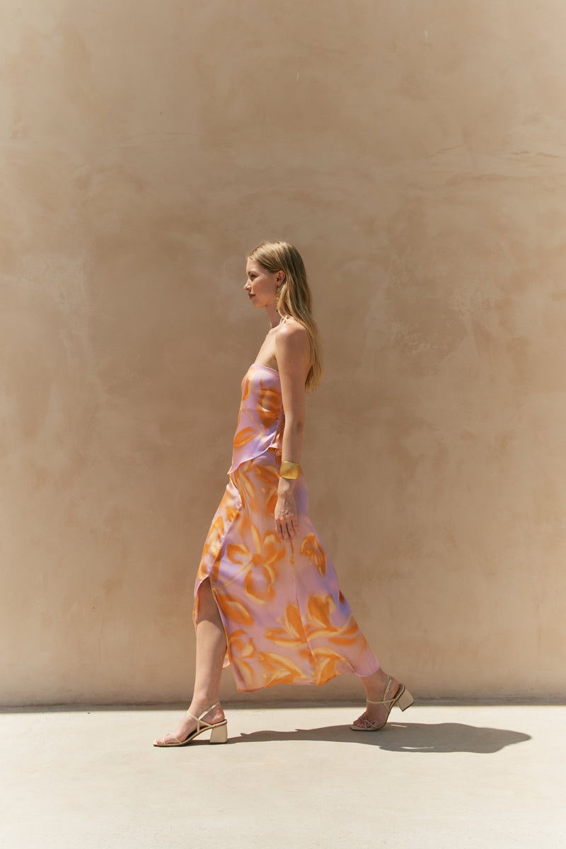 MUS & BOMBON - Sulawesi Top
colourful top, strapless top, ruched top, ruching, summer top, summer shirt, spring top, spring shirt, spring sleeveless top, summer sleeveless top, vacation wear, vacation outfit, vacation top, vacation shirt, holiday shirt, holiday top, holiday outfit, holiday, vacation,