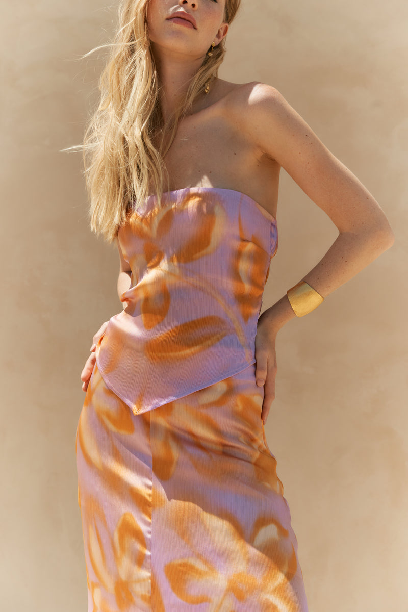 MUS & BOMBON - Sulawesi Top
colourful top, strapless top, ruched top, ruching, summer top, summer shirt, spring top, spring shirt, spring sleeveless top, summer sleeveless top, vacation wear, vacation outfit, vacation top, vacation shirt, holiday shirt, holiday top, holiday outfit, holiday, vacation,