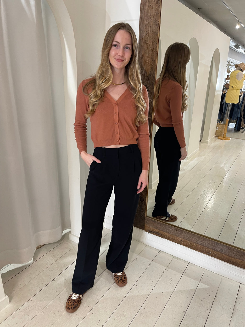 DELUC - Melfi Cardigan
cardigan, button up cardigan, button up, cardi, cropped cardigan, cropped cardi, cropped button up, cropped button up cardi, cropped button cardigan,