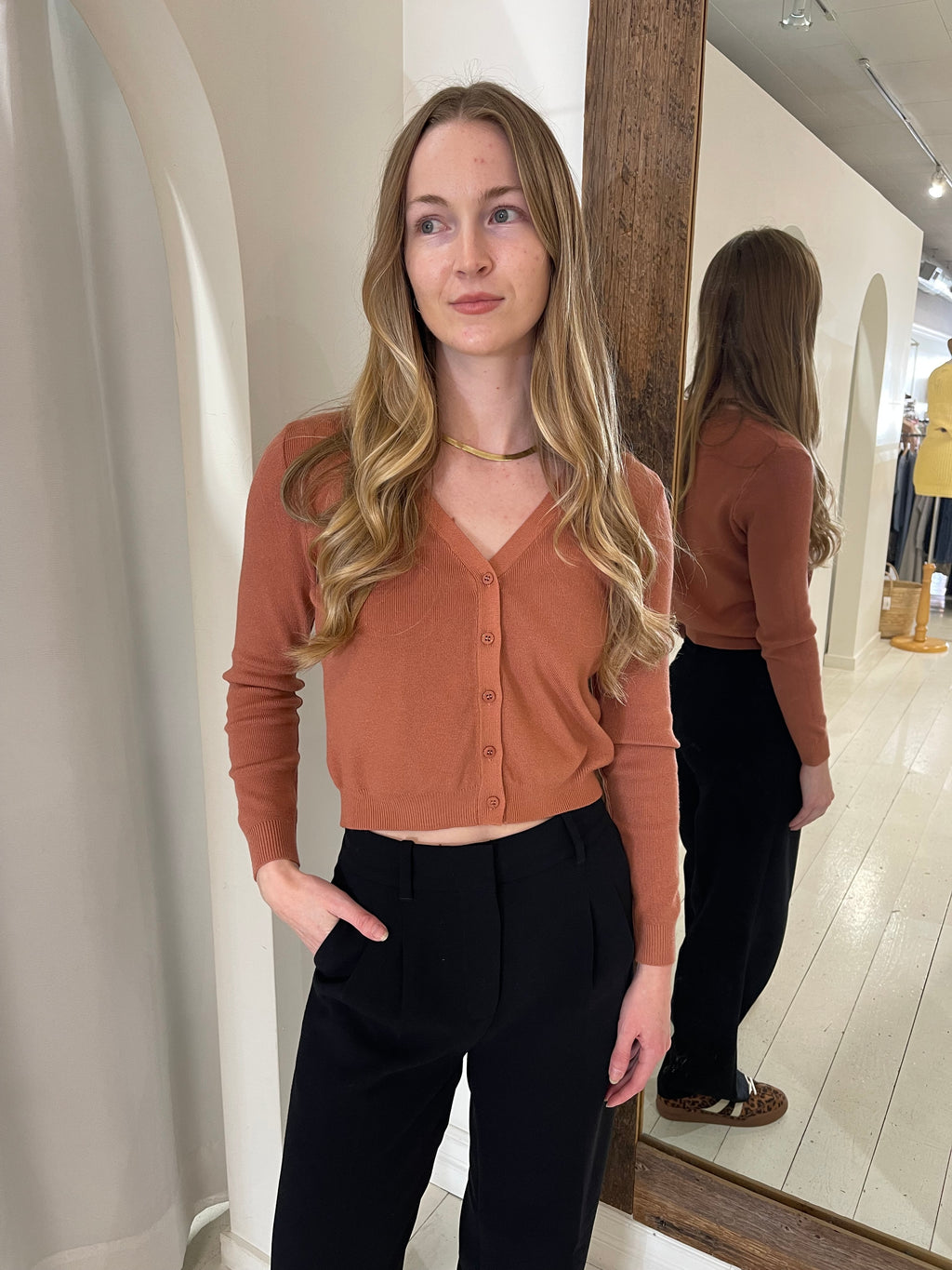 DELUC - Melfi Cardigan
cardigan, button up cardigan, button up, cardi, cropped cardigan, cropped cardi, cropped button up, cropped button up cardi, cropped button cardigan,