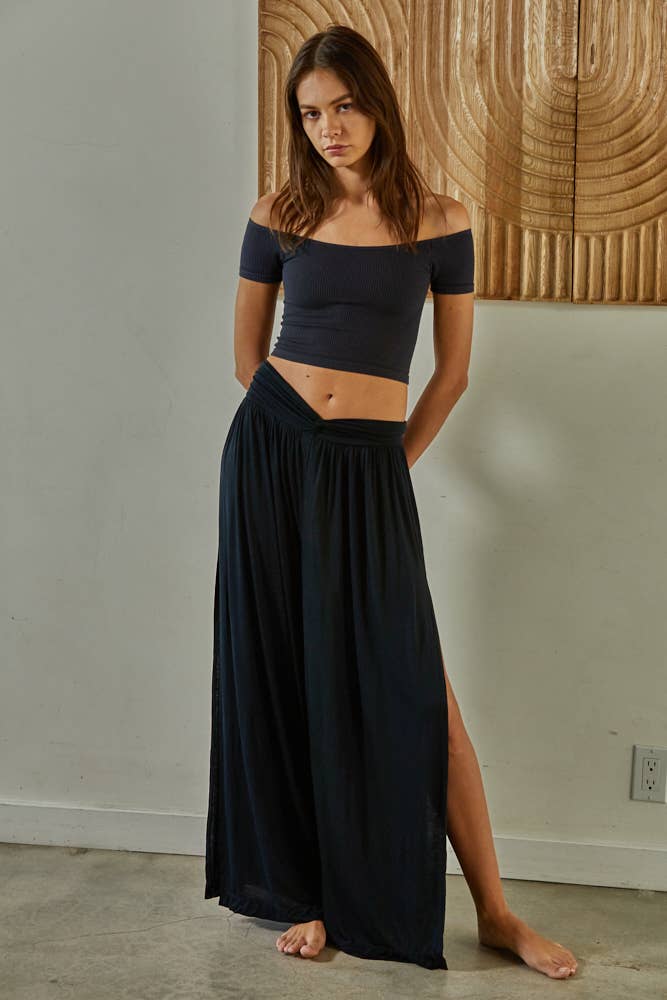 STATES OF SUMMER - Off the Shoulder Tee
brami, top, crop, crop top, cropped top, shirt, cropped shirt, brami top, fitted top, fitted, fitted crop, fitted brami, off shoulder, off the shoulder, tee shirt, tee, off shoulder tee, off shoulder top, off the shoulder top, off the shoulder tee