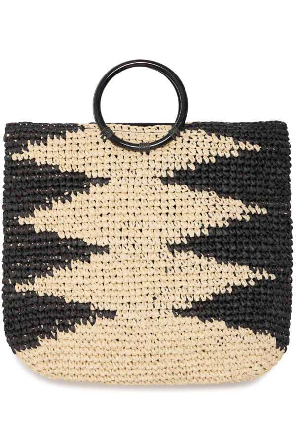 ICHI - Olena Bag
handbag, bag, beach bag, casual bag, casual handbag, small bag, small handbag, small beach bag, small casual bag, small casual handbag, ichi, straw, raffia, straw bag, straw handbag, raffia bag, raffia handbag, raffia beach bag

image shows a small square shaped black and beige raffia handbag. the pattern on the bag is beige diamonds down the middle and black triangles on the sides pointing into the middle