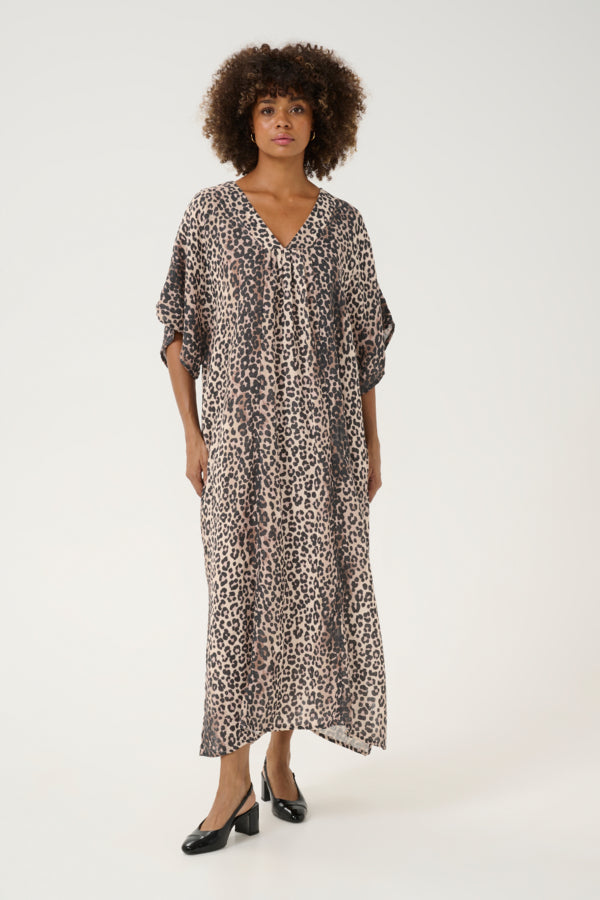 CULTURE - Paly Elina Dress
dress, long dress, maxi, maxi dress, midi, midi dress, leopard print, leopard print dress, leopard print maxi, leopard print midi, leopard print maxi dress, leopard print midi dress, miumiu, mumu, muumuu, muumuu dress