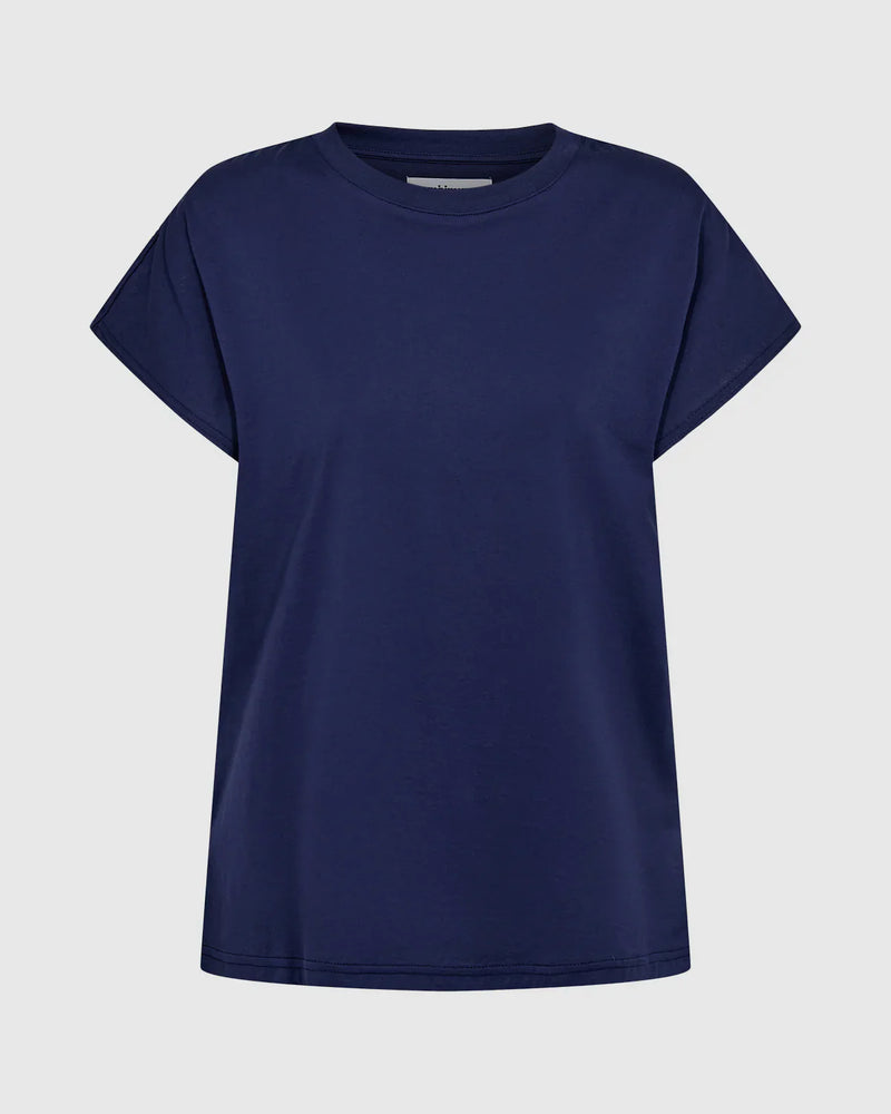 MINIMUM - Toves Tee
tee, top, t-shirt, tee shirt, box tee, boxy tee, box t, box t-shirt, box tee shirt, boxy t, boxy tee shirt, boxy t-shirt, tops, shirt, shirts, minimal, basic, basics, basic top, everyday, everyday wear