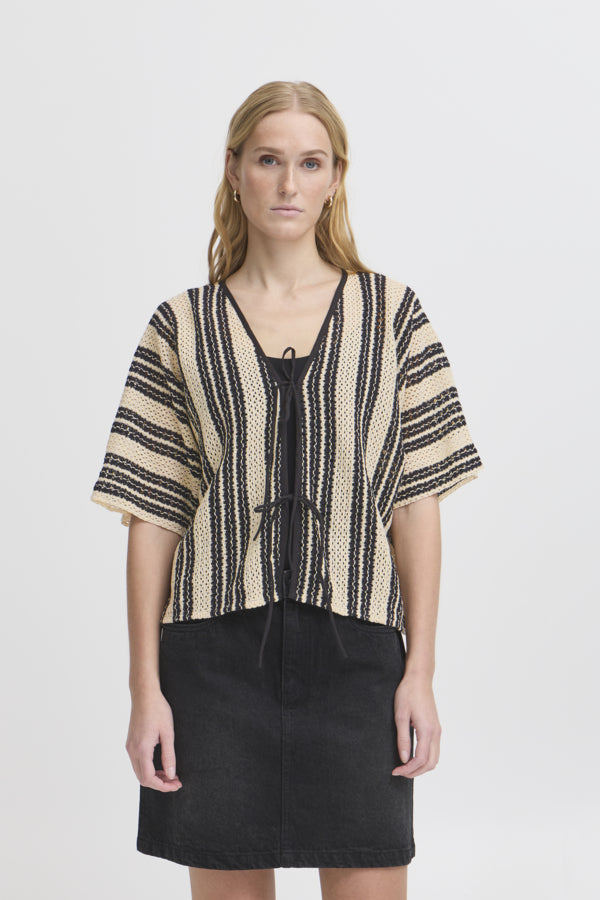 ICHI - Winnia Kimono
kimono, kimono top, top, shirt, tie up top, tie up shirt, tie up kimono, jacket, coat, kimono shirt, kimono jacket, kimono coat, outerwear, completer