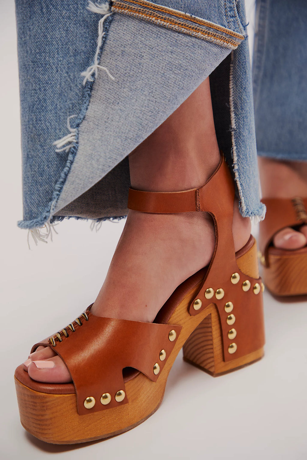 FREE PEOPLE - Cecily Clog
shoes, high heels, heels, clogs, clog heels, clog shoes, seventies, seventies vibes, retro, retro fashion, retro shoes, retro clogs, 70s, 70s shoes, 70s fashion